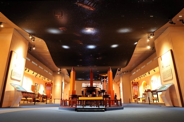 天弘配资 “西藏专展”“新疆专展”亮相铸牢中华民族共同体意识文物古籍展